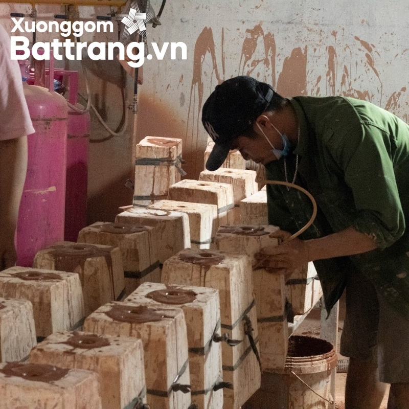 Sản xuất nậm rượu Bát Tràng