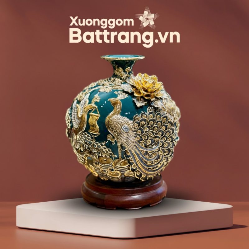 Bình hút lộc công đào đắp nổi vẽ vàng men xanh cổ vịt