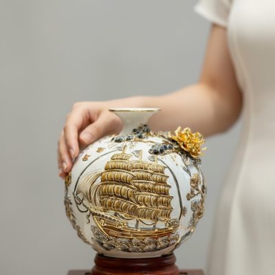 Cận cảnh bình hút lộc Thuận Buồm Xuôi Gió 26cm,...