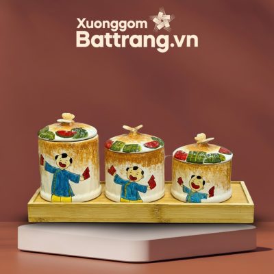 Bộ 3 Hũ Đựng Mứt Tết Gốm Sứ Vẽ Chú Bé Lì Xì Họa Tiết Dưa Hấu Kèm Khay Gỗ - Ảnh đại diện