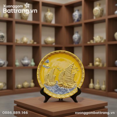 Một góc trưng bày nghệ thuật trong studio gốm s...