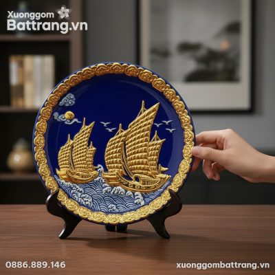 Cận cảnh nghệ thuật của đĩa trang trí Thuận Buồ...