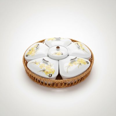 Khay Mứt Tết Gốm Sứ Hoa Mai Vàng Trong Giỏ Mây 6 Ngăn - Ảnh đại diện