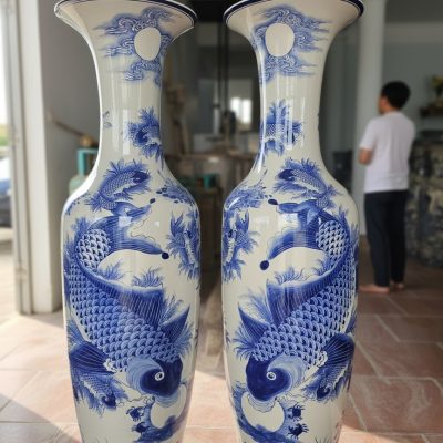 Cận cảnh họa tiết Cá chép chơi trăng vẽ tay tin...