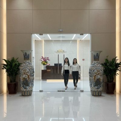 Lối vào sảnh công ty Việt Nam hiện đại, chuyên ...