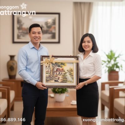 Hai người trưởng thành (một nam, một nữ) trong ...