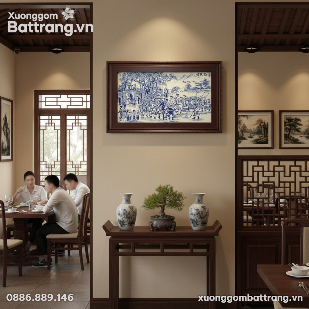 Bức tranh gốm sứ Vinh Quy Bái Tổ treo trên tườn...