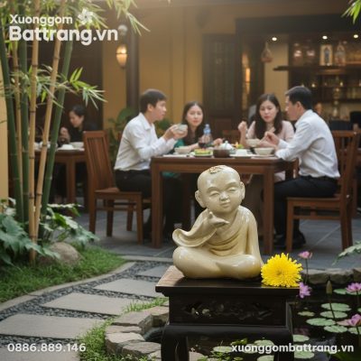 Tượng Chú Tiểu men ngọc rạn 32cm được đặt ở 1 g...