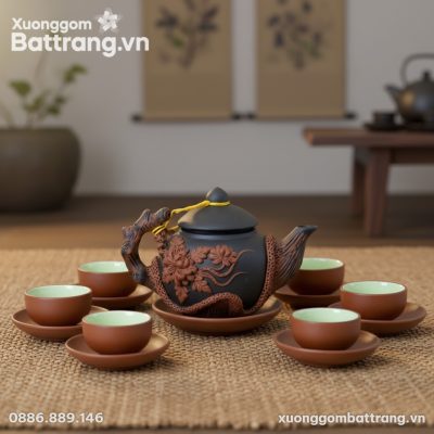 Cận cảnh bộ ấm chén tử sa Bát Tràng đắp nổi hoa...