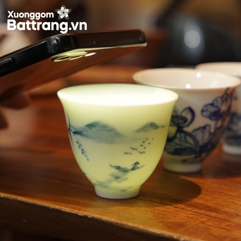 Kiểm tra độ trong của gốm sứ