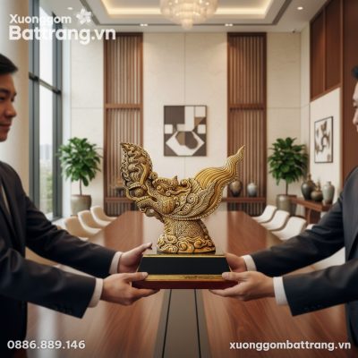 Cận cảnh tinh xảo bức tượng đầu rồng thời Lý me...