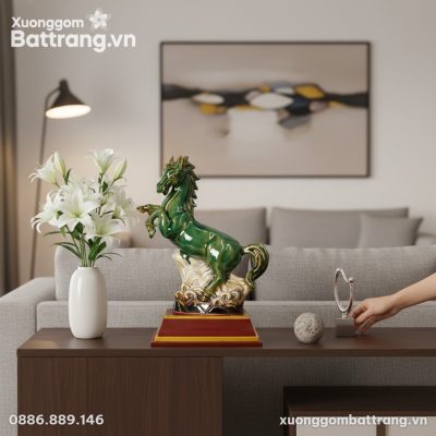 Tượng Mã Đáo Thành Công xanh ngọc lục với đế gỗ...