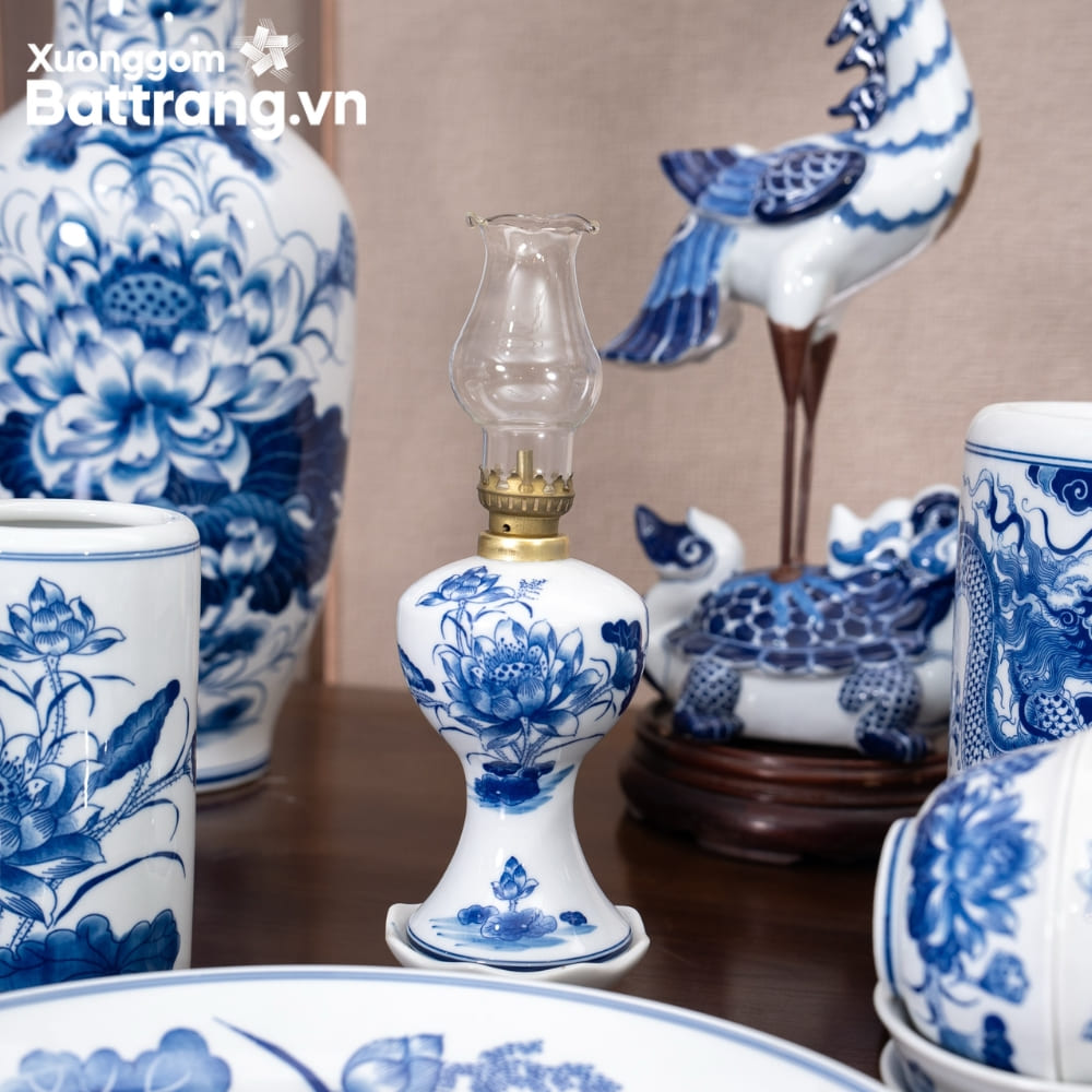 Đ&egrave;n dầu b&agrave;n thờ