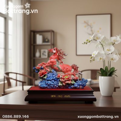 góc chụp cận cảnh Tượng Hùng Vân Mã men đỏ vẽ v...