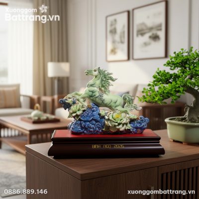 Tượng Hùng Vân Mã tinh xảo đặt trên tủ trang tr...